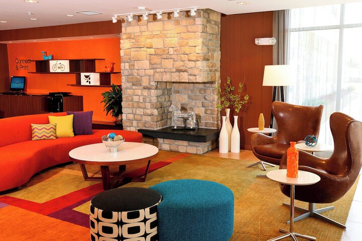 Lobby lounge