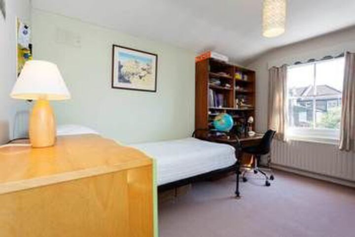 Room 11 of 33