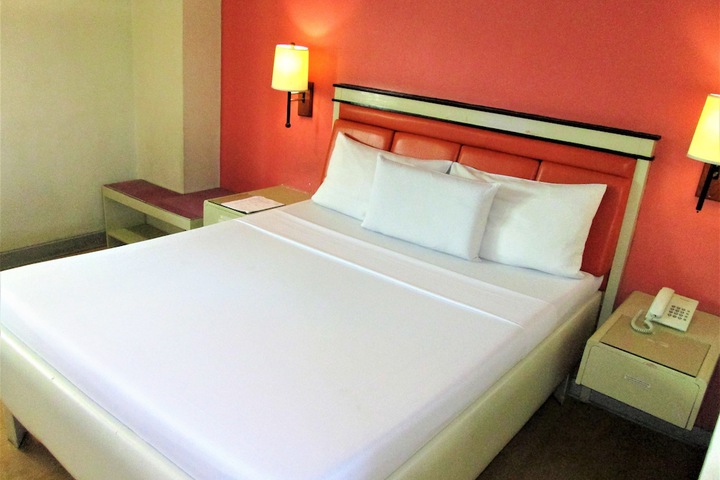 Room 8 of 22