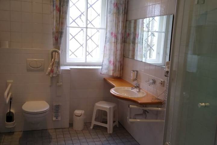 Room 15 of 25