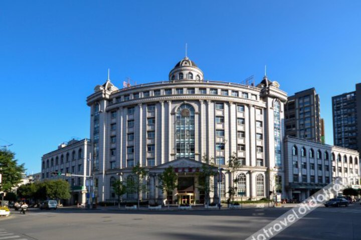 Longquan Sunny Hotel