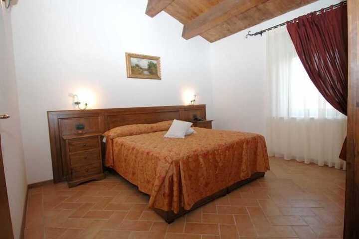 Room 14 of 82