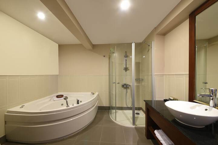Room 12 of 49