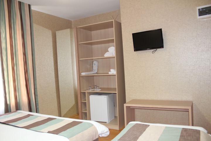 Room 4 of 35