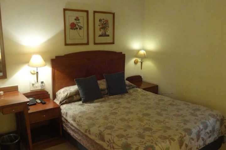 Room 18 of 108