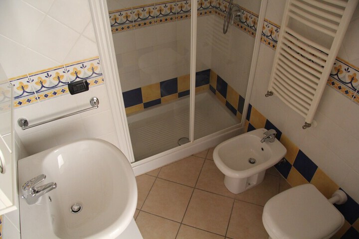 Room 15 of 172