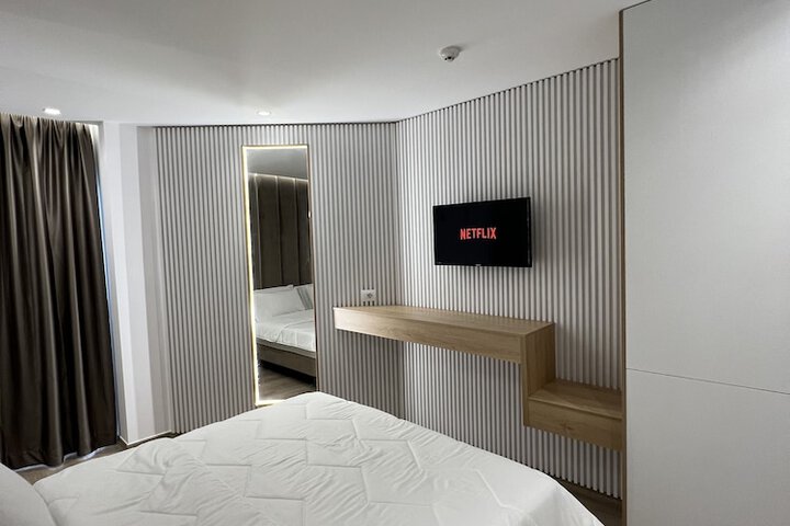 Room 19 of 191