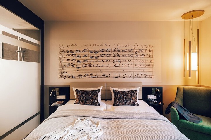 Room 10 of 29