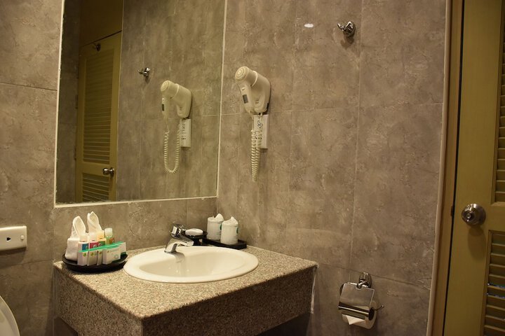 Room 10 of 36