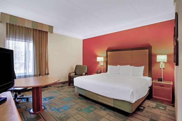 Room 27 of 79
