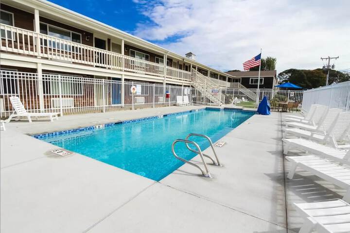 Swimming pool at InnSeason Resorts HarborWalk