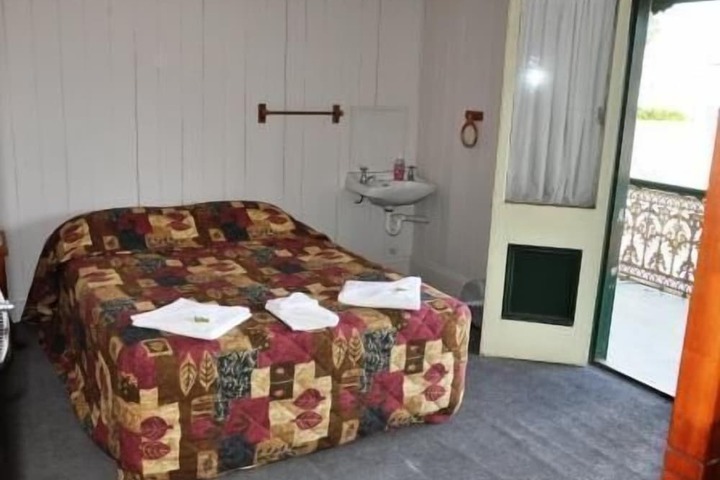 Room 3 of 10