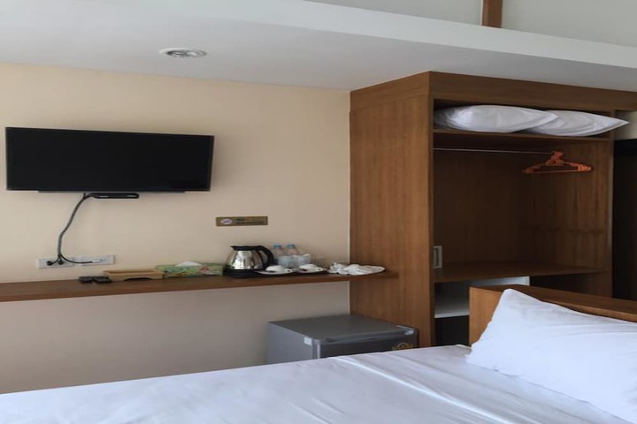 Room 19 of 35