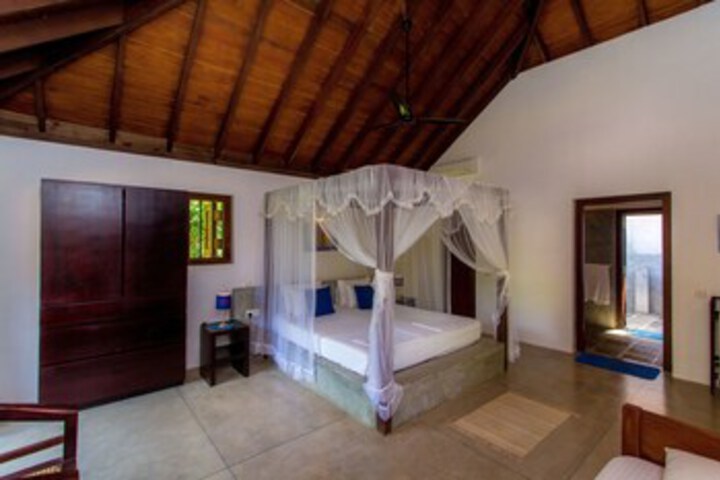 Room 17 of 28