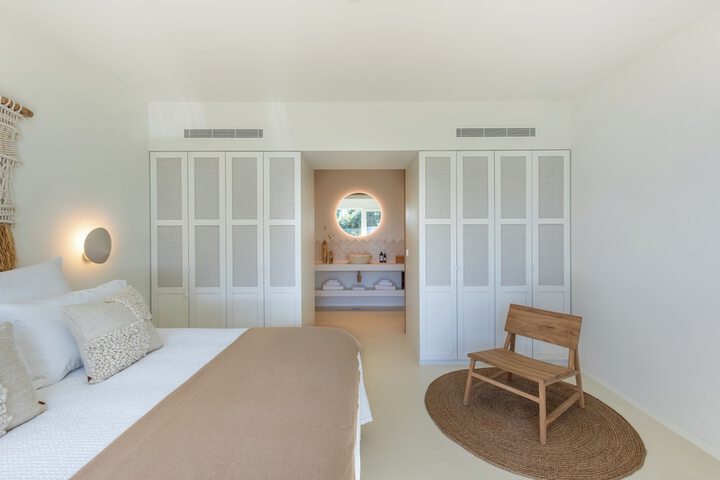 Room 11 of 52