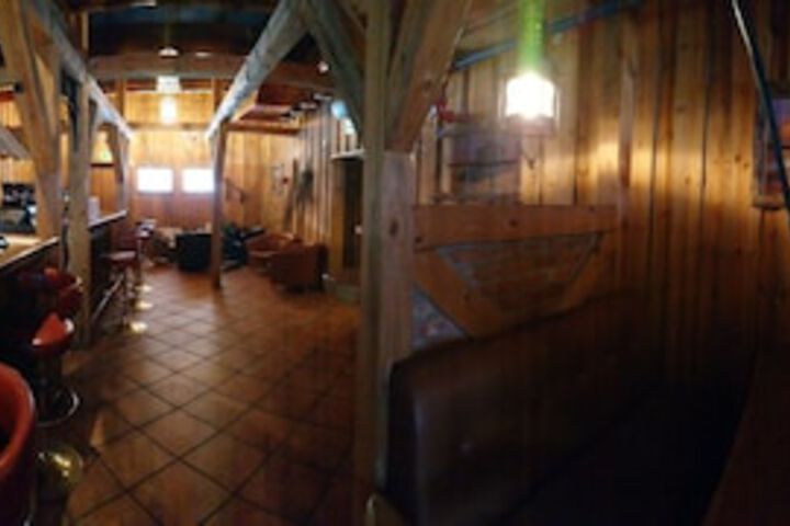 Lounge 84 of 139