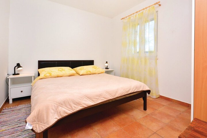 Room 4 of 31