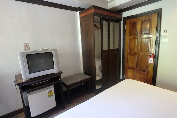 Room 23 of 64