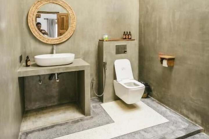 Room 5 of 16