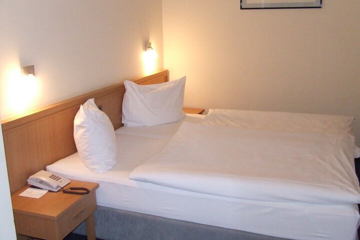 Room 6 of 62