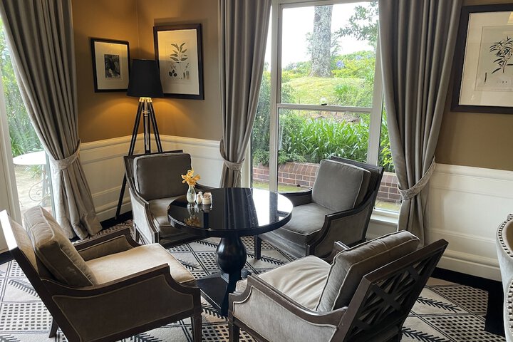 Lounge 50 of 76