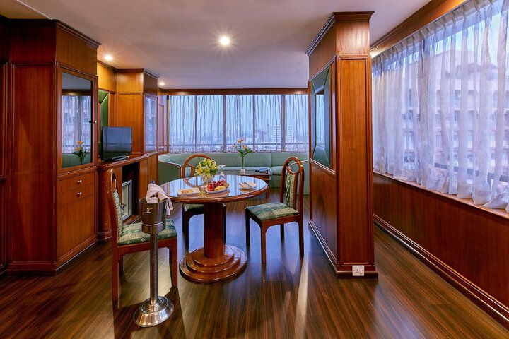 Room 6 of 33