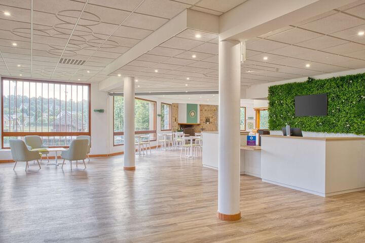 Entrance & Lobby