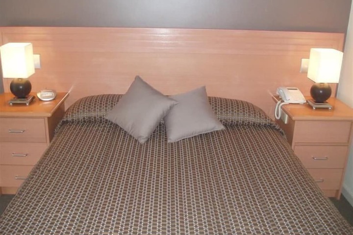 Room 6 of 13