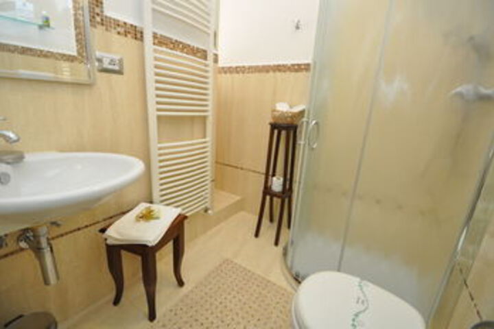 Room 2 of 21