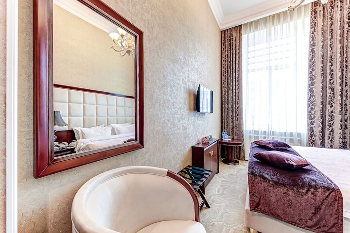 Room 30 of 96