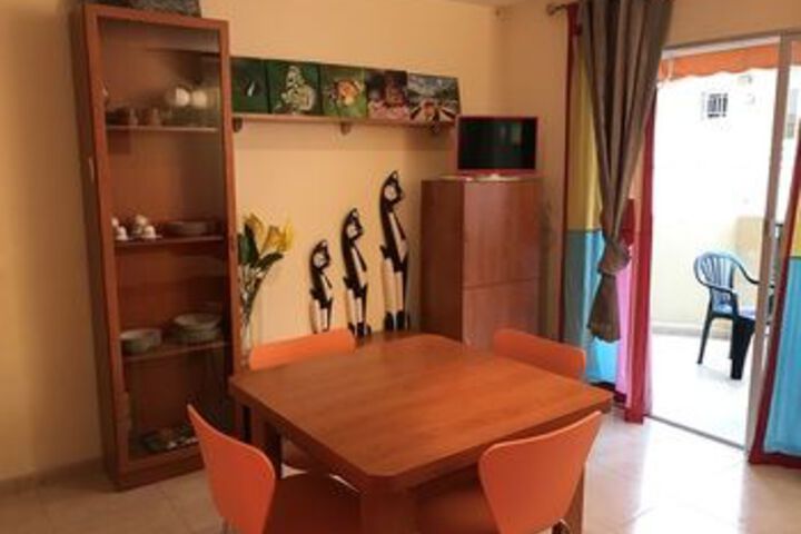 Room 4 of 9