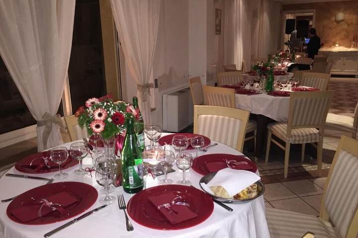 Dining 26 of 71