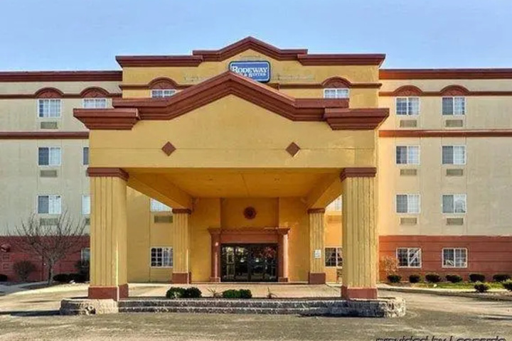 Image of RODEWAY INN AND SUITES CARMEL