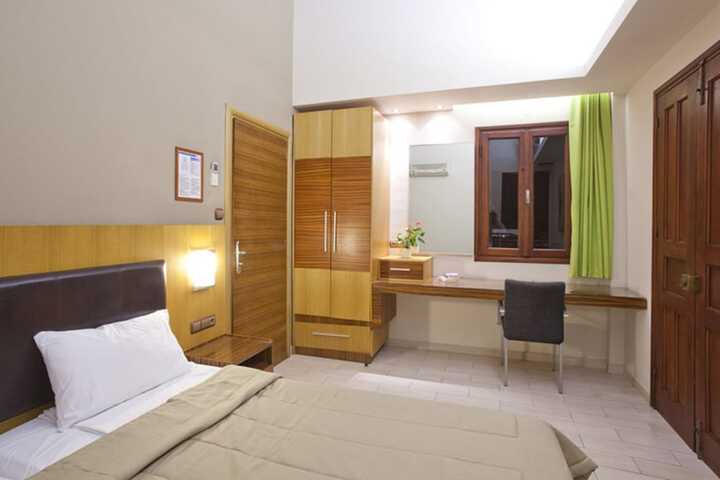 Room 7 of 38