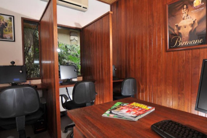 Business Center 28 of 32