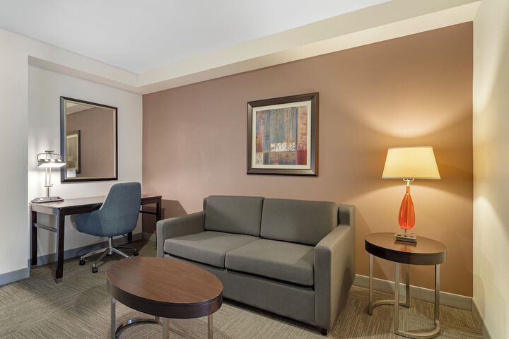 Room 4 of 93