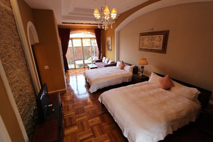 Room 10 of 99