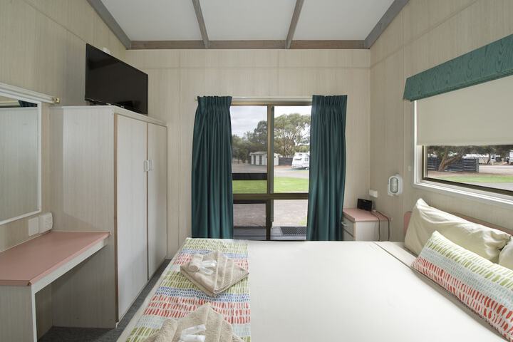 Room 10 of 77