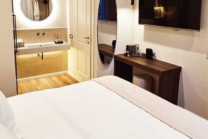 Room 4 of 68