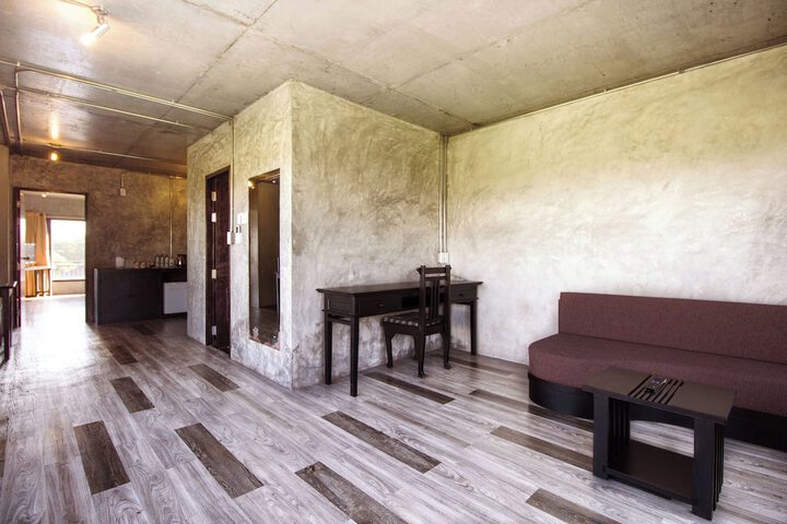 Room 17 of 28