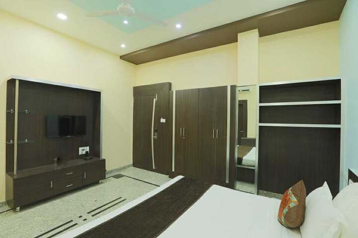 Room 4 of 5