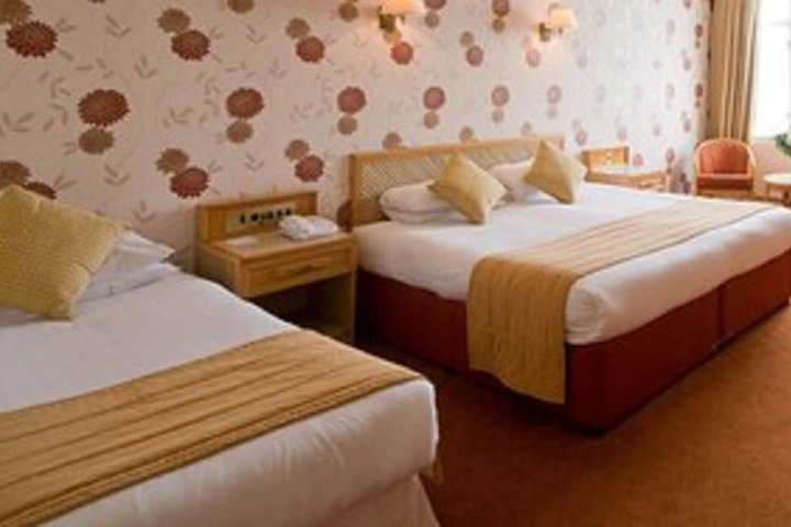 Room 4 of 43