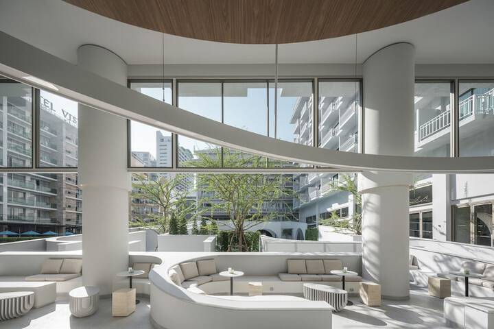 Entrance & Lobby