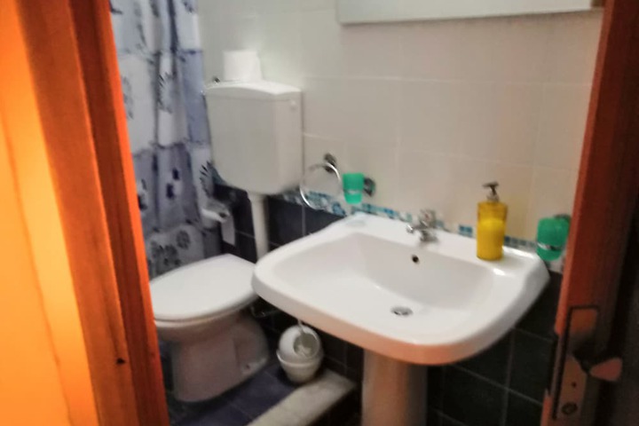 Room 5 of 6