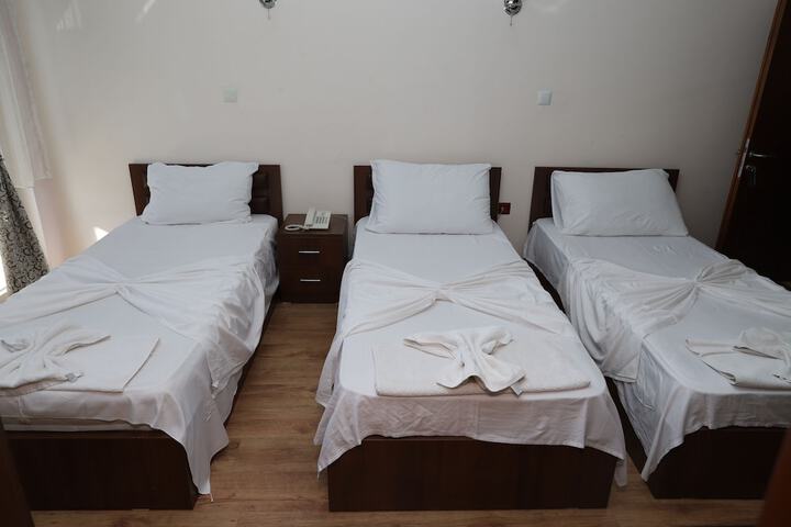 Room 6 of 18