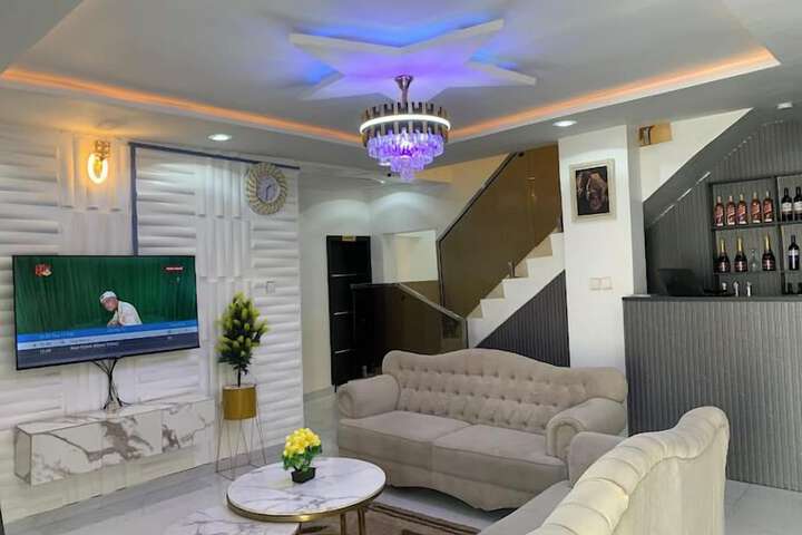 Room 17 of 62