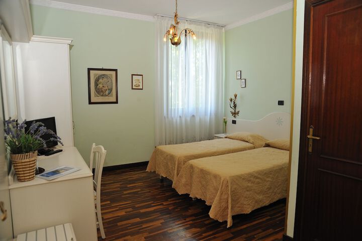 Room 13 of 63