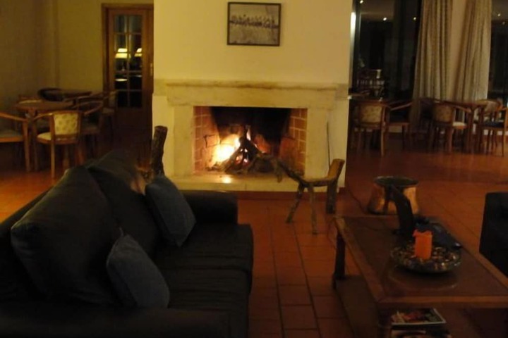 Lounge 18 of 33