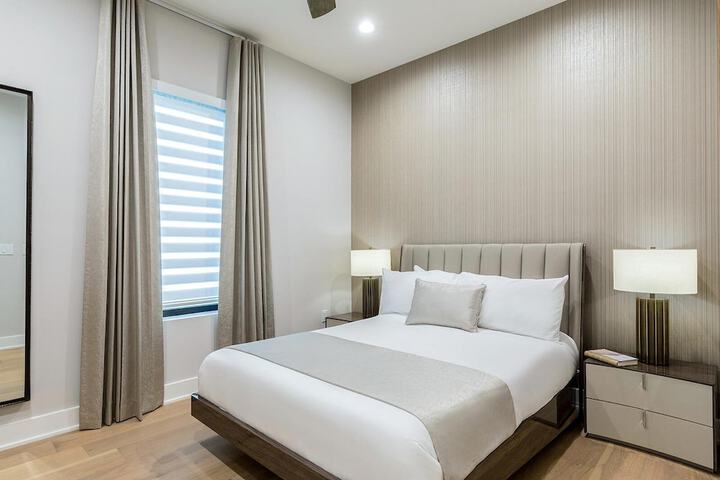Room 25 of 102