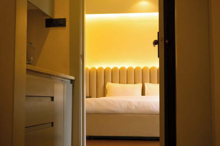 Room 10 of 143
